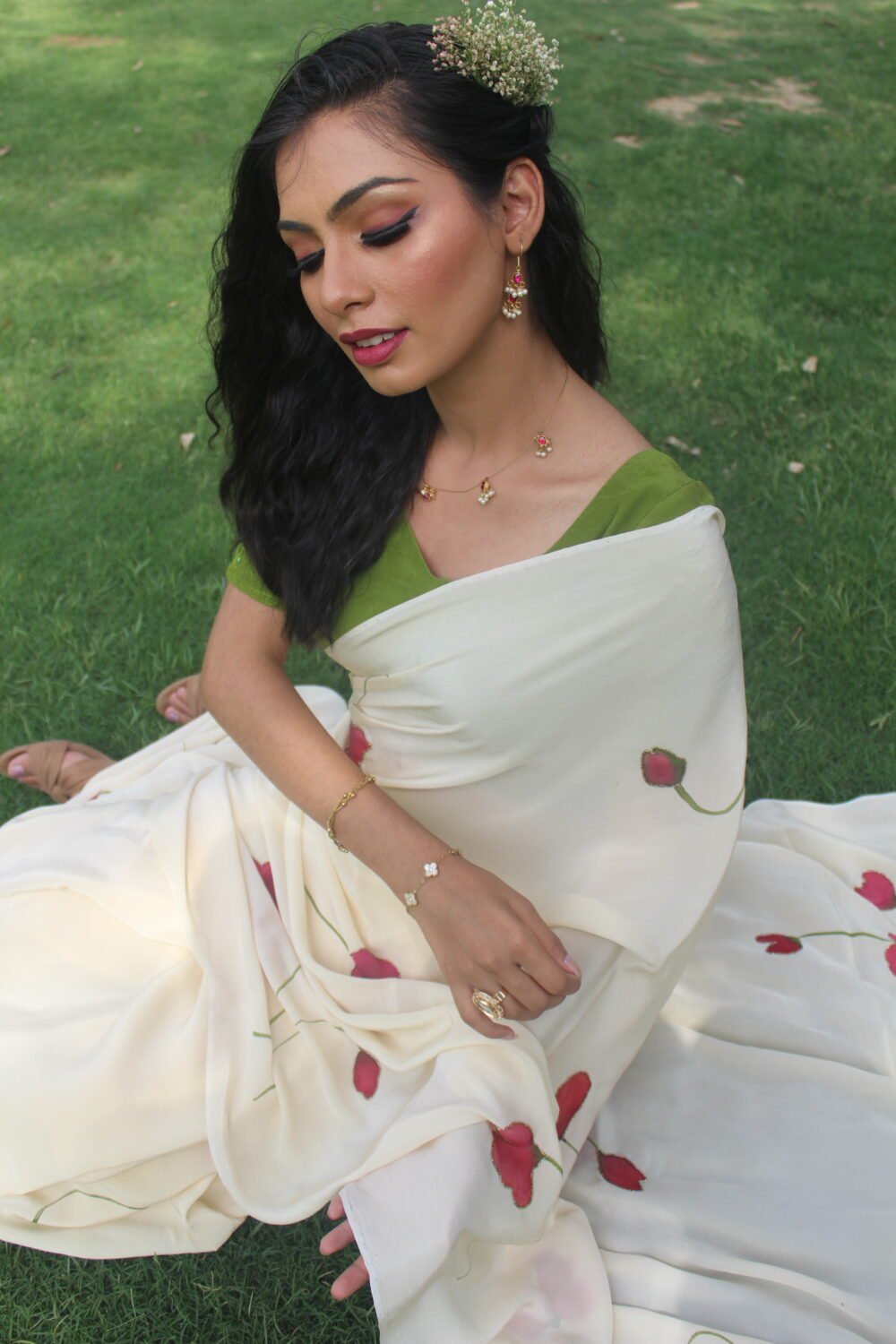 Little Red Poppies Saree - Image 2